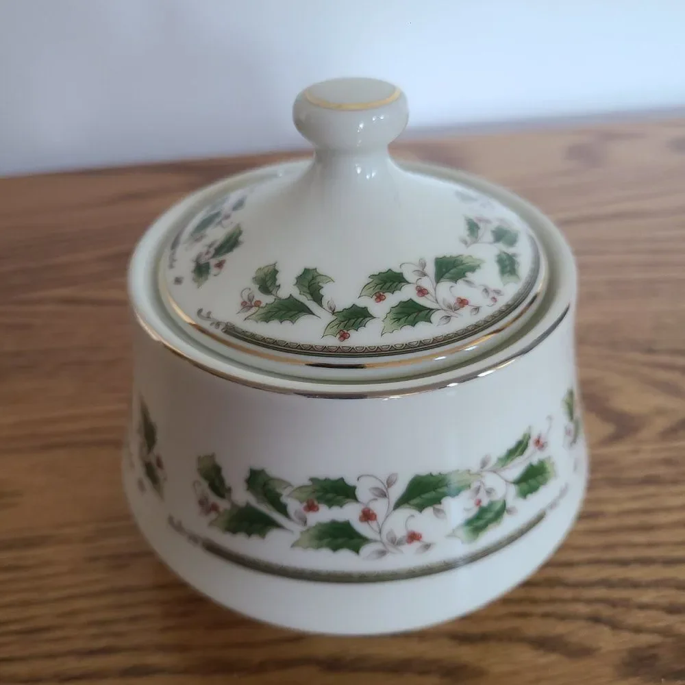 Vintage Royal Limited Holly Holiday China Christmas Sugar Bowl With Lid